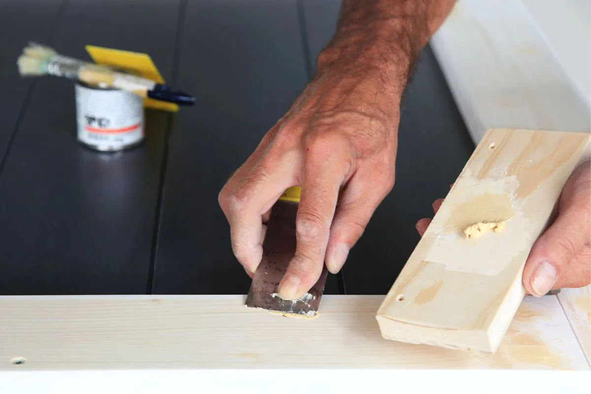 wood-putty-vs-wood-filler-2.webp
